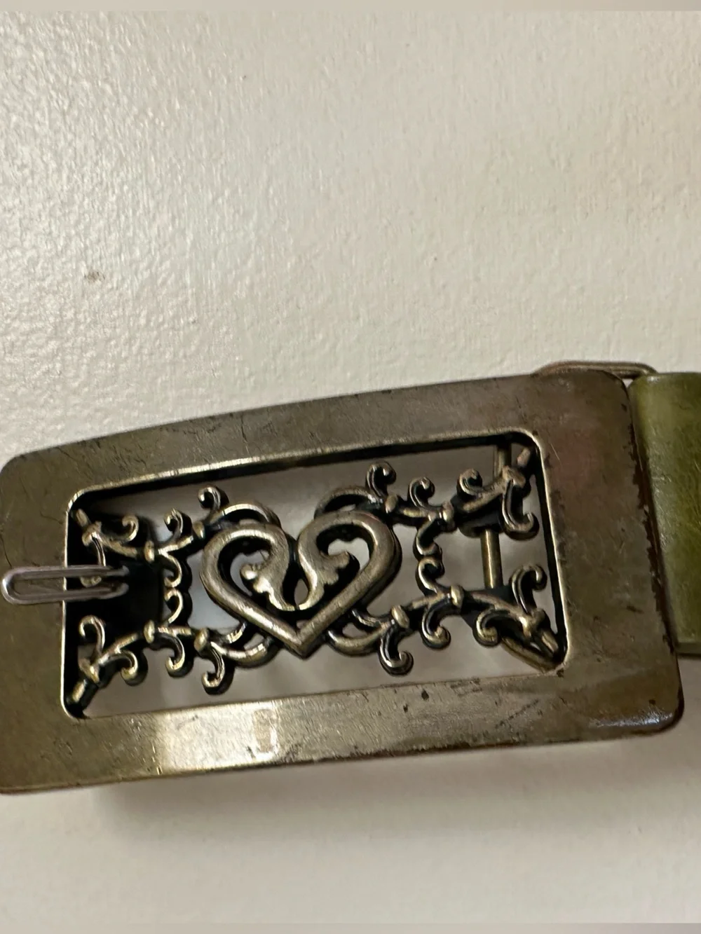 Amiee Lynn green leather belt with heart buckle. Size M